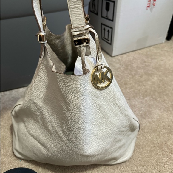 Michael Kors Bucket Bag - Picture 7 of 8